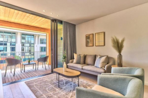Contemporary Couples Oasis w/ Balcony&Parking